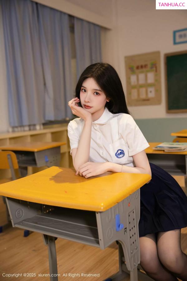 Carina Lee Carina布丁 [XiuRen]高清写真图 2025.05.16 No.10287 布丁wow 性感JK第8张图片